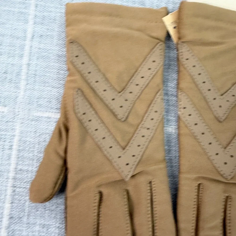 Isotoner Warm Ups by Aris One‎ Size Driving Gloves Tan Vintage New without tags